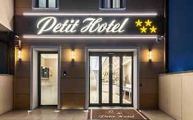 Petit Hotel
